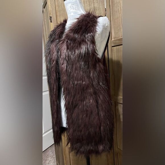 Sebby Collection Faux Fur Vest. Aubergine Ribbed Knit Back. - Picture 3 of 5